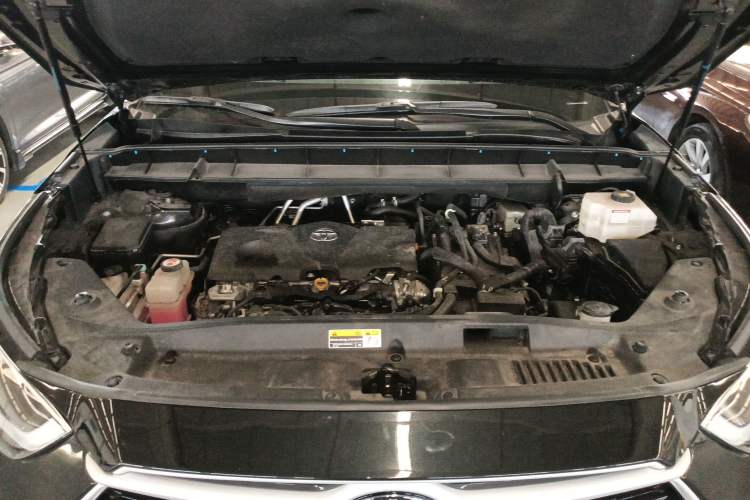 Used Toyota Highlander 2023 2.5L Smart Electric Hybrid Dual-Drive Prestige Version 7 Seats Engine Bay