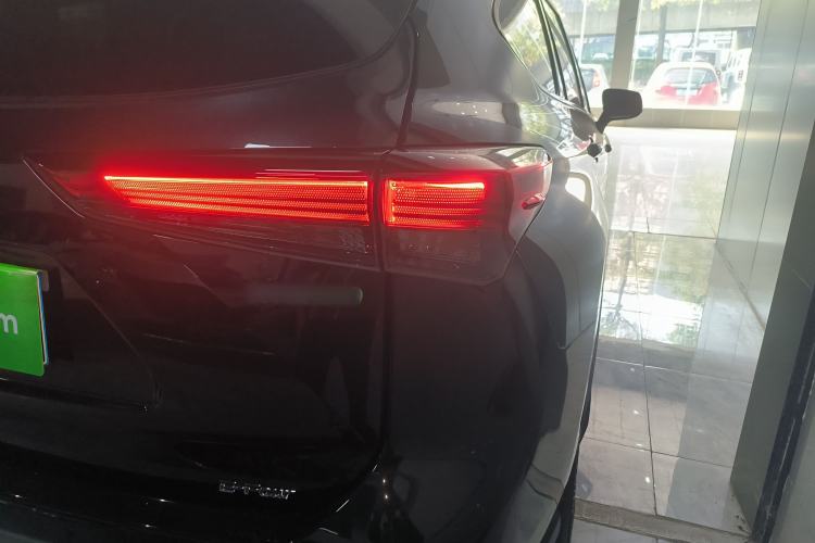 Used Toyota Highlander 2023 2.5L Smart Electric Hybrid Dual-Engine Four-Wheel Drive Prestige Version – 7 Seats Exterior 6