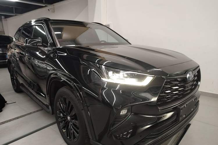 Used Toyota Highlander 2023 2.5L Smart Electric Hybrid Dual-Engine 4x4 Knight Edition 7 Seats Front Right 45 Deg