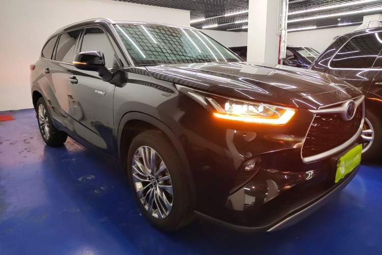 Used Toyota Highlander 2023 2.5L Smart Electric Hybrid Dual-Engine Four-Wheel Drive Prestige Version – 7 Seats Front Right 45 Deg