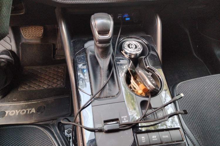 Used Toyota Highlander 2023 2.5L Smart Electric Hybrid Dual-Engine 4x4 Knight Edition 7 Seats Gear Lever