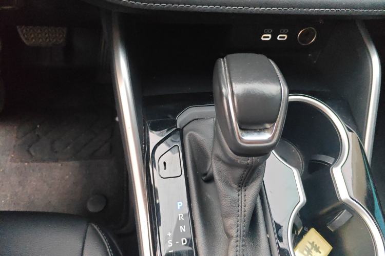 Used Toyota Highlander 2023 2.5L Smart Electric Hybrid Dual-Motor All-Wheel-Drive Luxury 7-Seater Gear Lever