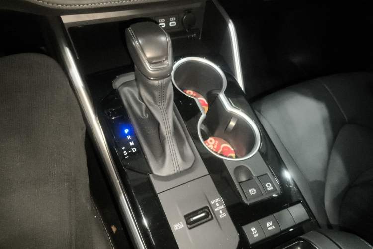 Used Toyota Highlander 2023 2.5L Smart Electric Hybrid Dual-Drive Prestige Version 7 Seats Gear Lever