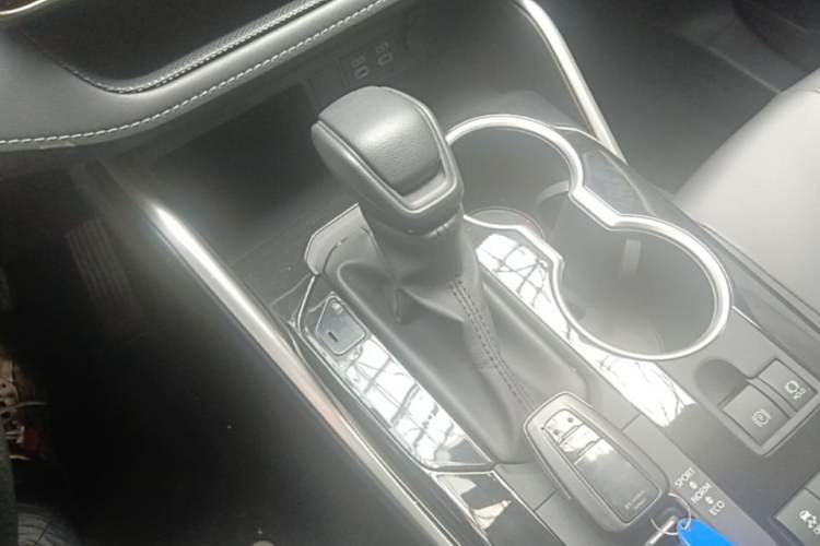 Used Toyota Highlander 2023 2.5L Smart Electric Hybrid Dual-Engine 4x4 Elite Edition 7 Seats Gear Lever