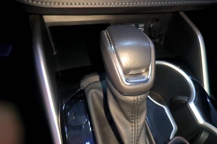 Used Toyota Highlander 2023 2.5L Smart Electric Hybrid Dual-Engine Four-Wheel Drive Prestige Version – 7 Seats Gear Lever