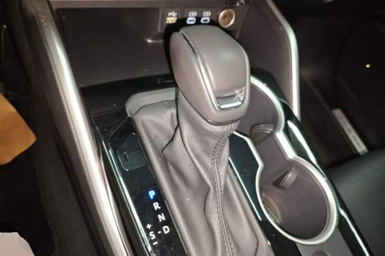 Used Toyota Highlander 2023 2.5L Smart Electric Hybrid Dual-Drive Prestige Version 7 Seats Gear Lever