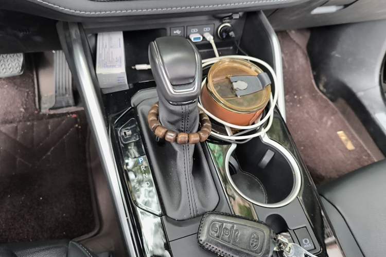 Used Toyota Highlander 2023 2.5L Smart Electric Hybrid Dual-Engine Four-Wheel Drive Prestige Version – 7 Seats Gear Lever