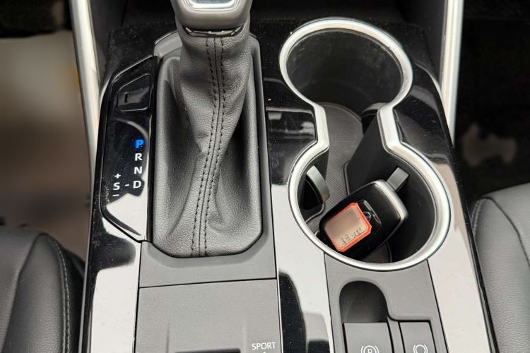 Used Toyota Highlander 2023 2.5L Smart Electric Hybrid Dual-Motor All-Wheel-Drive Luxury 7-Seater Gear Lever