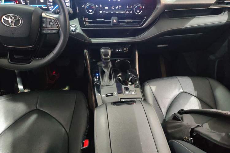 Used Toyota Highlander 2023 2.5L Smart Electric Hybrid Dual-Engine 4x4 Knight Edition 7 Seats Gear Lever