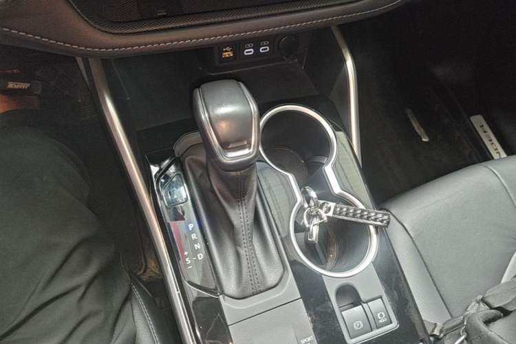 Used Toyota Highlander 2023 2.5L Smart Electric Hybrid Dual-Engine Four-Wheel Drive Prestige Version – 7 Seats Gear Lever