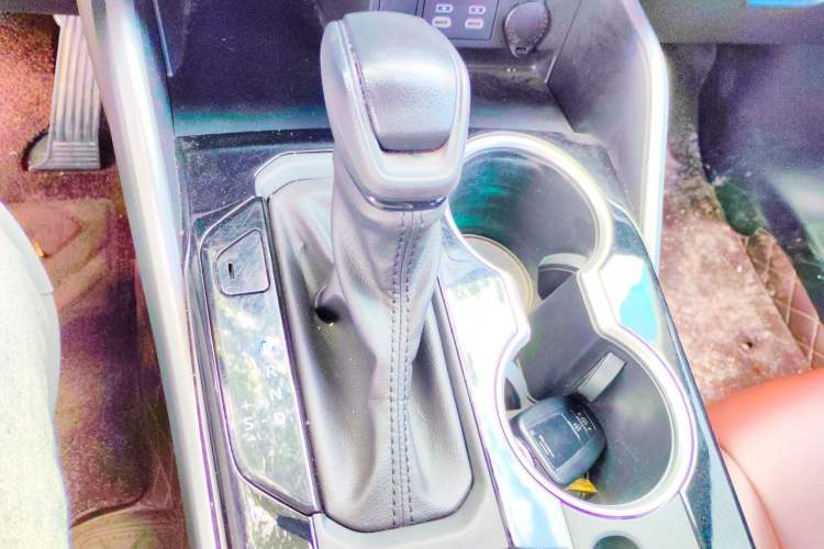 Used Toyota Highlander 2023 2.5L Smart Electric Hybrid Dual-Drive Elite Version 7 Seats Gear Lever