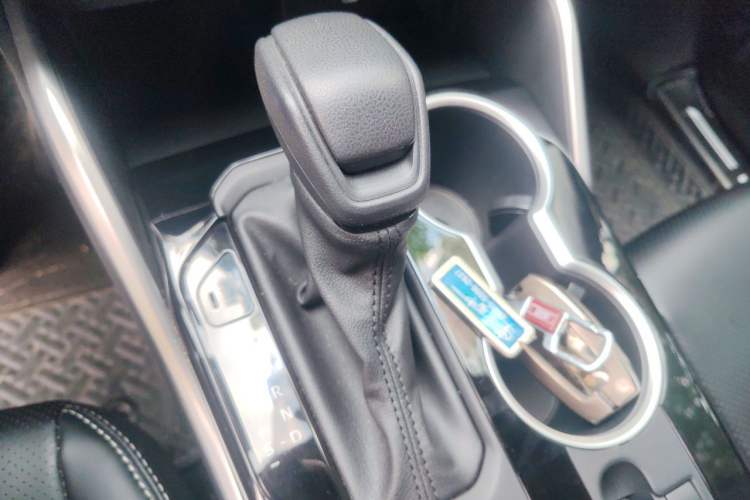 Used Toyota Highlander 2023 2.5L Smart Electric Hybrid Dual-Drive Elite Version 7 Seats Gear Lever