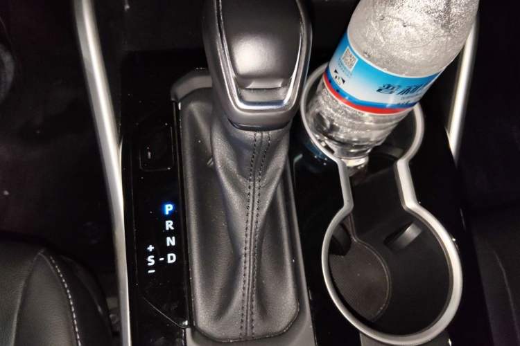 Used Toyota Highlander 2023 2.5L Smart Electric Hybrid Dual-Engine Four-Wheel Drive Prestige Version – 7 Seats Gear Lever