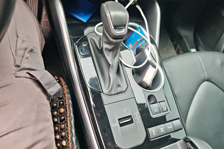 Used Toyota Highlander 2023 2.5L Smart Electric Hybrid Dual-Engine 4x4 Elite Edition 7 Seats Gear Lever