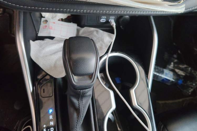 Used Toyota Highlander 2023 2.5L Smart Electric Hybrid Dual-Drive Elite Version 7 Seats Gear Lever