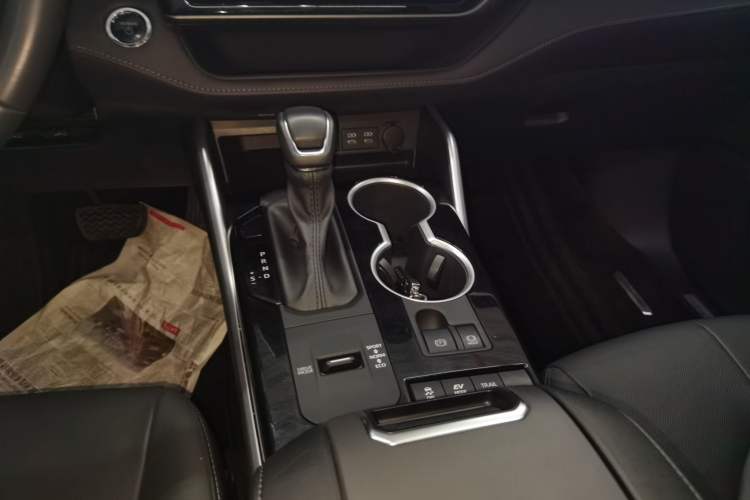 Used Toyota Highlander 2023 2.5L Smart Electric Hybrid Dual-Engine Four-Wheel Drive Prestige Version – 7 Seats Gear Lever