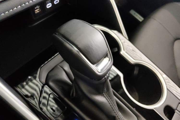 Used Toyota Highlander 2023 2.5L Smart Electric Hybrid Dual-Engine Four-Wheel Drive Prestige Version – 7 Seats Gear Lever