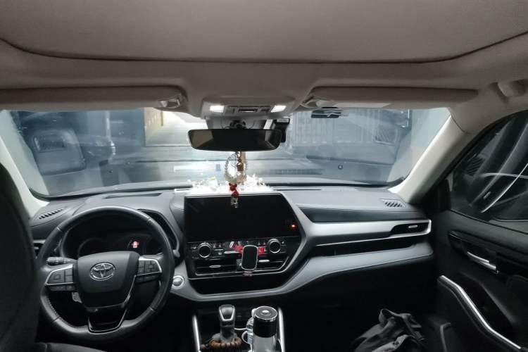 Used Toyota Highlander 2023 2.5L Smart Electric Hybrid Dual-Engine Four-Wheel Drive Prestige Version – 7 Seats Headliner