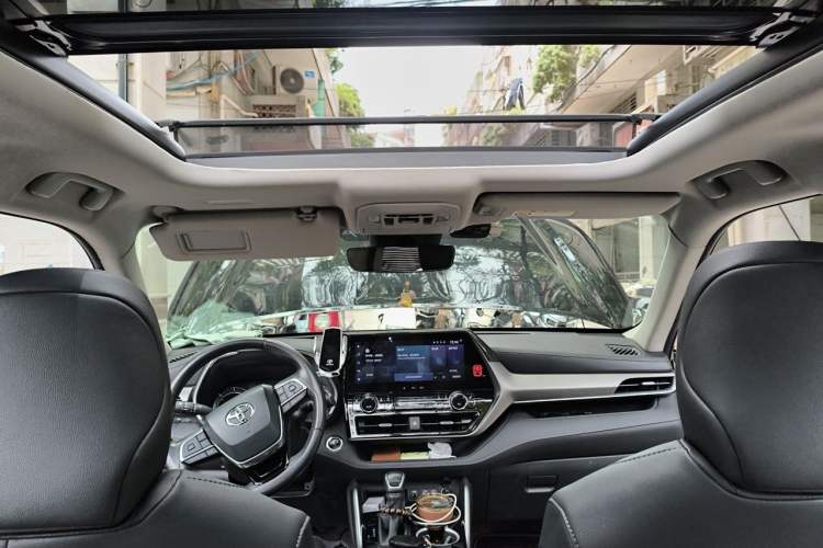 Used Toyota Highlander 2023 2.5L Smart Electric Hybrid Dual-Engine Four-Wheel Drive Prestige Version – 7 Seats Headliner