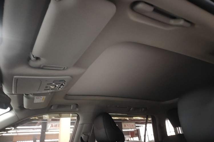 Used Toyota Highlander 2023 2.5L Smart Electric Hybrid Dual-Engine Four-Wheel Drive Prestige Version – 7 Seats Headliner