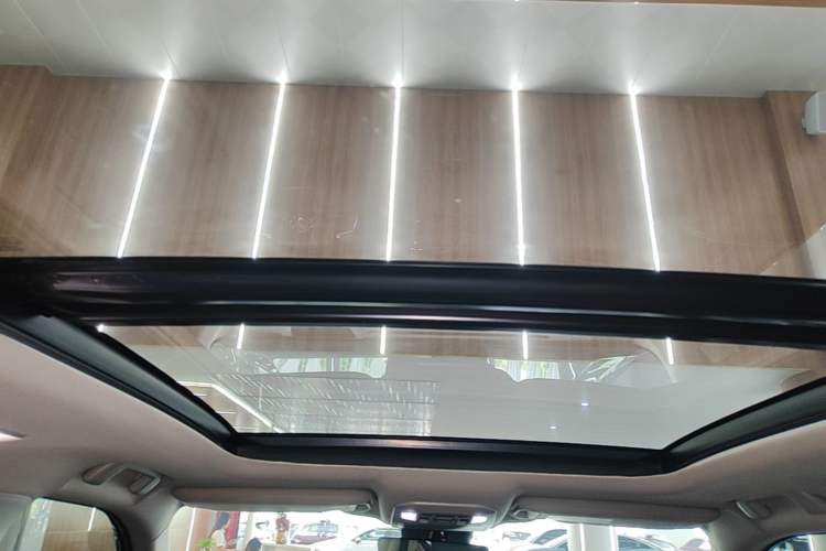 Used Toyota Highlander 2023 2.5L Smart Electric Hybrid Dual-Engine Four-Wheel Drive Prestige Version – 7 Seats Headliner