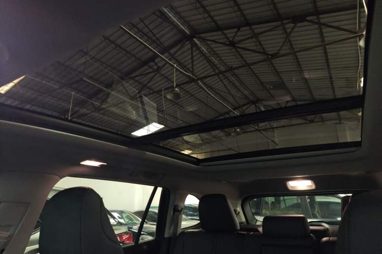 Used Toyota Highlander 2023 2.5L Smart Electric Hybrid Dual-Motor All-Wheel-Drive Luxury 7-Seater Headliner