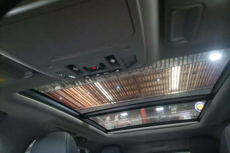 Used Toyota Highlander 2023 2.5L Smart Electric Hybrid Dual-Motor All-Wheel-Drive Luxury 7-Seater Headliner