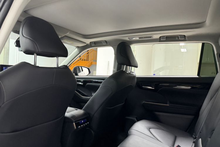 Used Toyota Highlander 2023 2.5L Smart Electric Hybrid Dual-Engine 4x4 Knight Edition 7 Seats Headliner