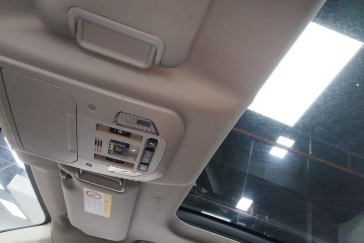 Used Toyota Highlander 2023 2.5L Smart Electric Hybrid Dual-Engine 4x4 Knight Edition 7 Seats Headliner