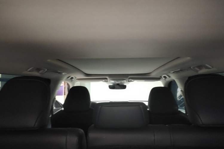 Used Toyota Highlander 2023 2.5L Smart Electric Hybrid Dual-Motor All-Wheel-Drive Luxury 7-Seater Headliner