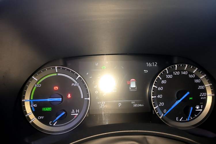 Used Toyota Highlander 2023 2.5L Smart Electric Hybrid Dual-Engine Four-Wheel Drive Prestige Version – 7 Seats Instrument Cluster