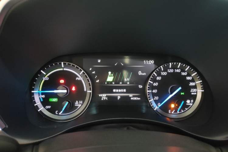 Used Toyota Highlander 2023 2.5L Smart Electric Hybrid Dual-Engine Four-Wheel Drive Prestige Version – 7 Seats Instrument Cluster