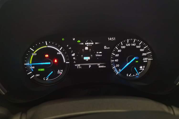 Used Toyota Highlander 2023 2.5L Smart Electric Hybrid Dual-Engine Four-Wheel Drive Prestige Version – 7 Seats Instrument Cluster