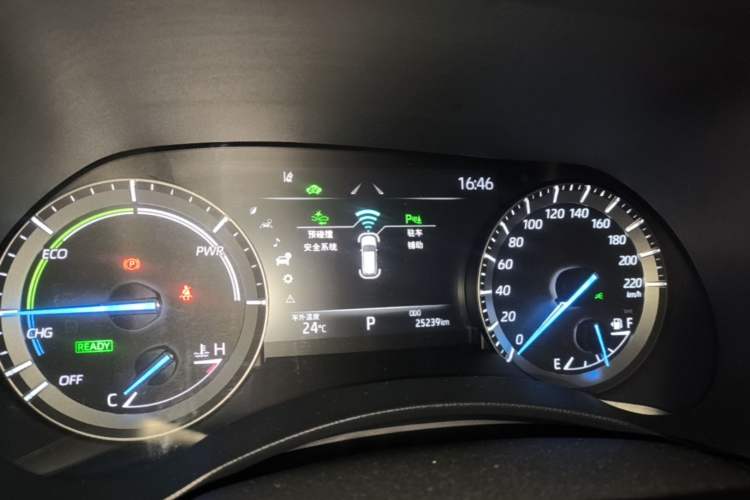 Used Toyota Highlander 2023 2.5L Smart Electric Hybrid Dual-Engine Four-Wheel Drive Prestige Version – 7 Seats Instrument Cluster