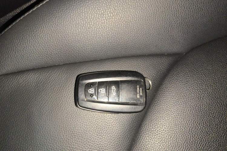 Used Toyota Highlander 2023 2.5L Smart Electric Hybrid Dual-Engine 4x4 Knight Edition 7 Seats Interior 1