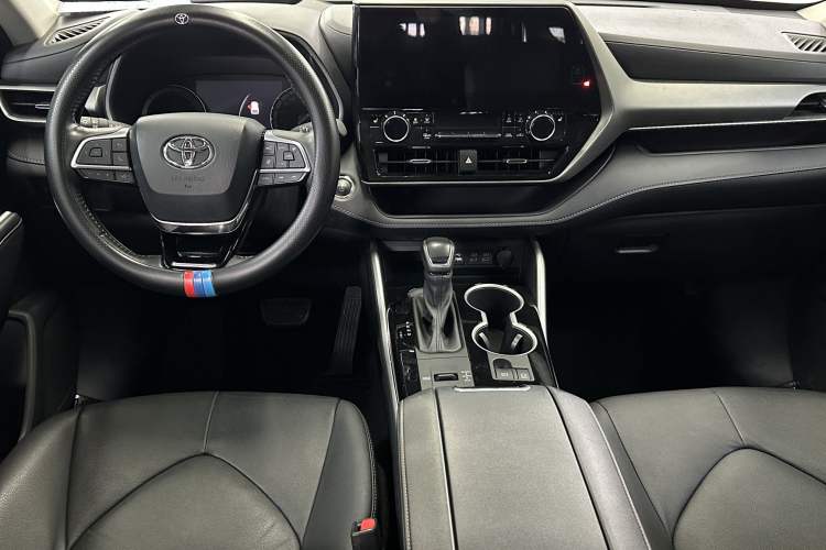 Used Toyota Highlander 2023 2.5L Smart Electric Hybrid Dual-Engine Four-Wheel Drive Prestige Version – 7 Seats Interior 1