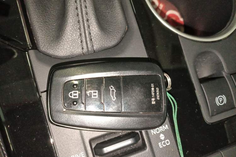 Used Toyota Highlander 2023 2.5L Smart Electric Hybrid Dual-Drive Prestige Version 7 Seats Interior 1