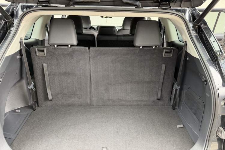 Used Toyota Highlander 2023 2.5L Smart Electric Hybrid Dual-Motor All-Wheel-Drive Luxury 7-Seater Interior 10
