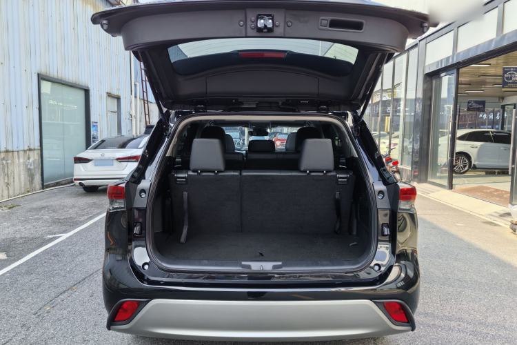Used Toyota Highlander 2023 2.5L Smart Electric Hybrid Dual-Motor All-Wheel-Drive Luxury 7-Seater Interior 11