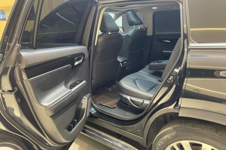 Used Toyota Highlander 2023 2.5L Smart Electric Hybrid Dual-Engine Four-Wheel Drive Prestige Version – 7 Seats Interior 11