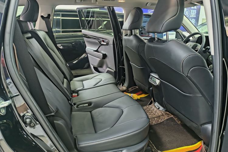 Used Toyota Highlander 2023 2.5L Smart Electric Hybrid Dual-Engine 4x4 Knight Edition 7 Seats Interior 11