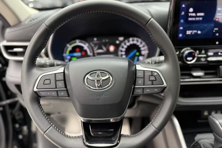 Used Toyota Highlander 2023 2.5L Smart Electric Hybrid Dual-Engine Four-Wheel Drive Prestige Version – 7 Seats Interior 2