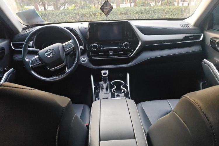 Used Toyota Highlander 2023 2.5L Smart Electric Hybrid Dual-Motor All-Wheel-Drive Luxury 7-Seater Interior 2