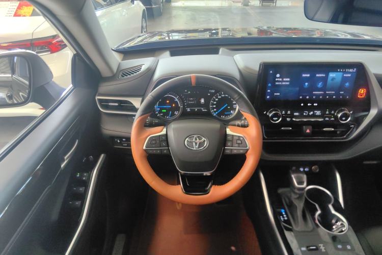 Used Toyota Highlander 2023 2.5L Smart Electric Hybrid Dual-Engine Four-Wheel Drive Prestige Version – 7 Seats Interior 2