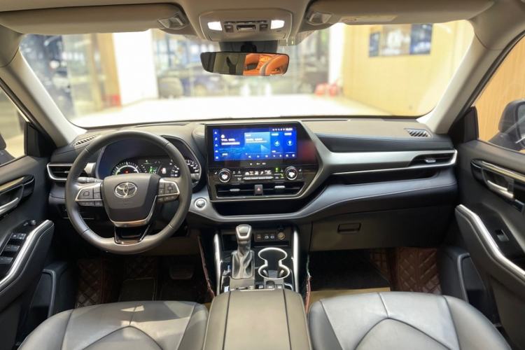 Used Toyota Highlander 2023 2.5L Smart Electric Hybrid Dual-Engine Four-Wheel Drive Prestige Version – 7 Seats Interior 2