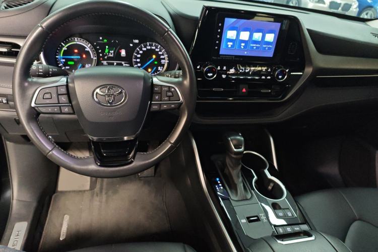 Used Toyota Highlander 2023 2.5L Smart Electric Hybrid Dual-Motor All-Wheel-Drive Luxury 7-Seater Interior 2