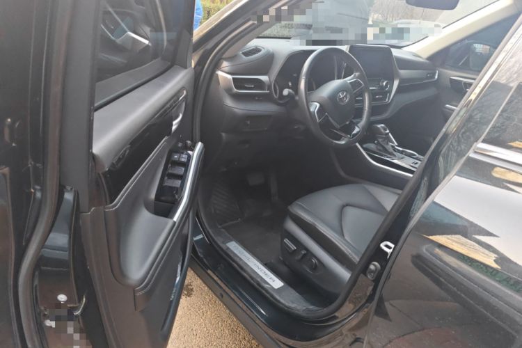 Used Toyota Highlander 2023 2.5L Smart Electric Hybrid Dual-Motor All-Wheel-Drive Luxury 7-Seater Interior 3