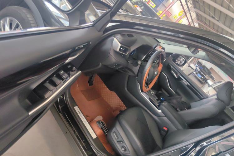 Used Toyota Highlander 2023 2.5L Smart Electric Hybrid Dual-Engine Four-Wheel Drive Prestige Version – 7 Seats Interior 3