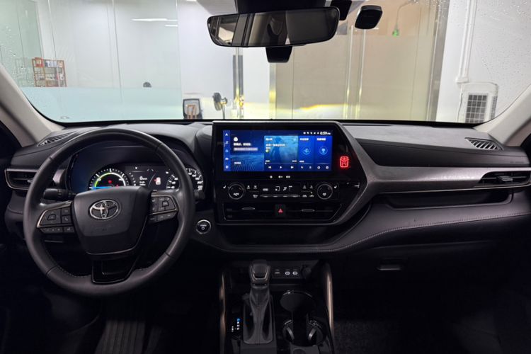 Used Toyota Highlander 2023 2.5L Smart Electric Hybrid Dual-Engine 4x4 Knight Edition 7 Seats Interior 3