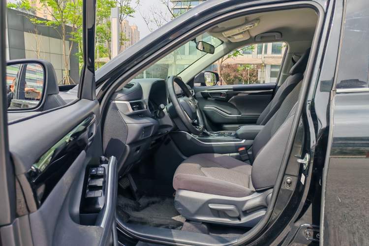 Used Toyota Highlander 2023 2.5L Smart Electric Hybrid Dual-Engine Two-Wheel Drive Elite Version 5 Seats Interior 3